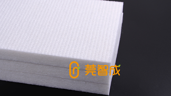 軟硬適中的床墊硬質棉，給人提供更好的睡眠環境