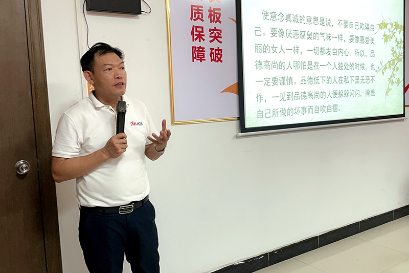 吳發講話