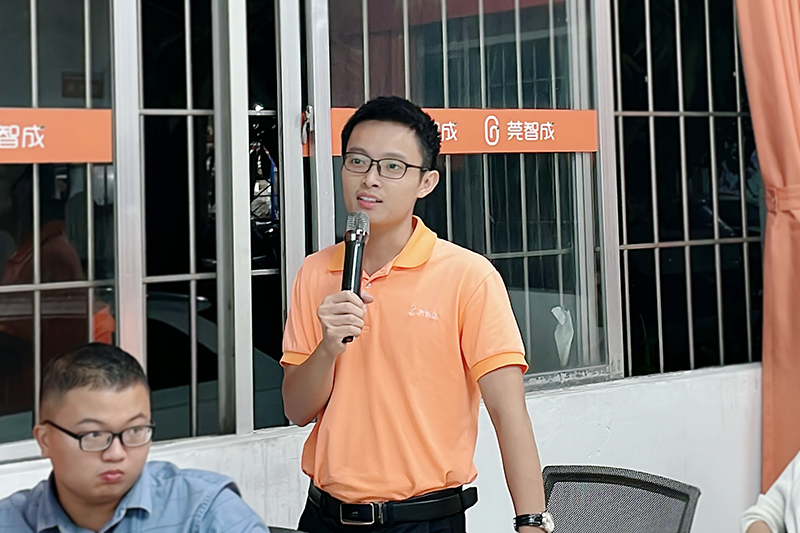 內貿部張德雄